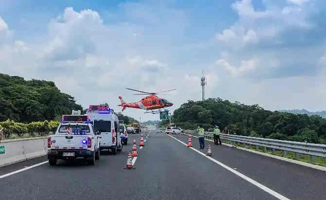 元宝山区高速公路汽车救援案例